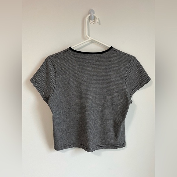 Black and white striped boxy crop tee - Picture 5 of 7